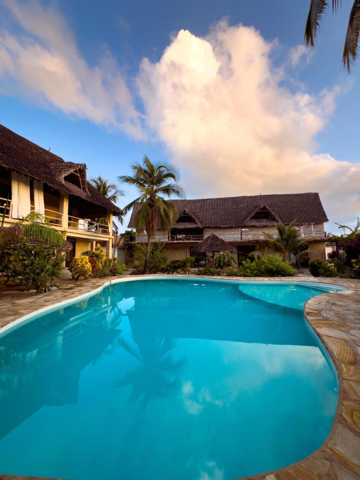 The Garden Hotel ปาเยอ ภายนอก รูปภาพ